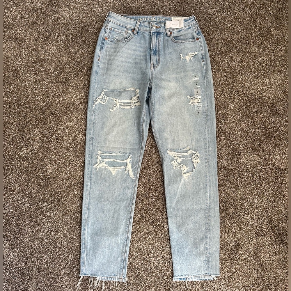 American Eagle Light Blue Highest Rise Mom Jean Size 2 NWT